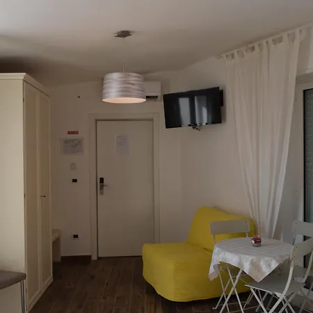 Domus Al Corso Con Servizio B&B Canosa di Puglia Buitenkant foto