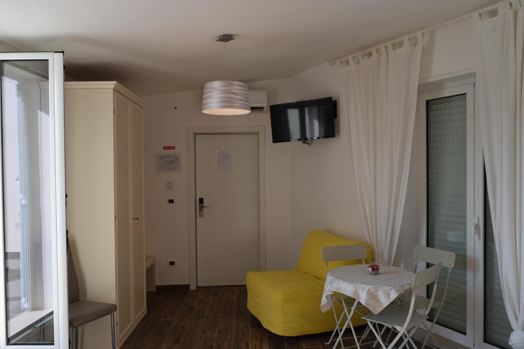 Guest house Domus Al Corso Con Servizio