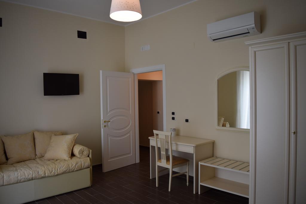 Guest house Domus Al Corso Con Servizio
