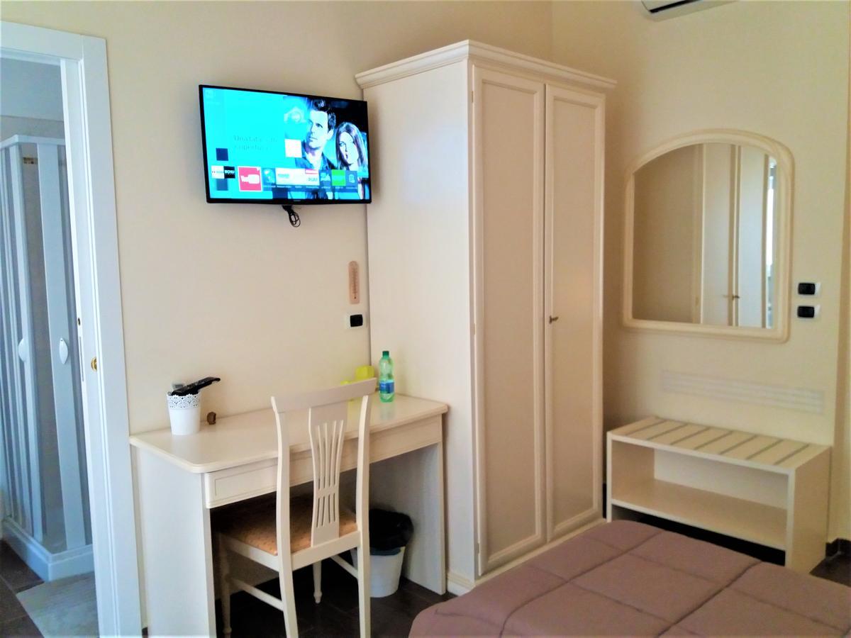 Guest house Domus Al Corso Con Servizio 3*